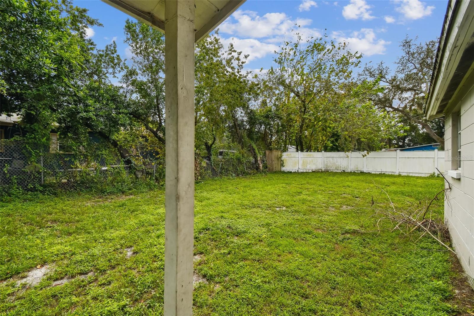 10101 N 11th St Property Photo 10