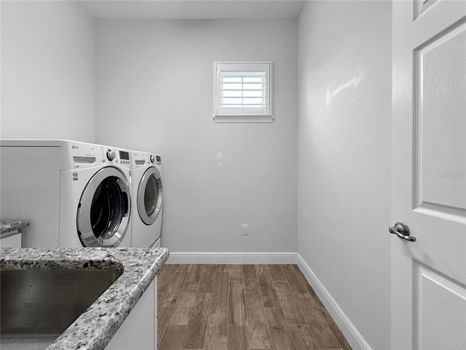 510 Douglas Pl Property Photo 24
