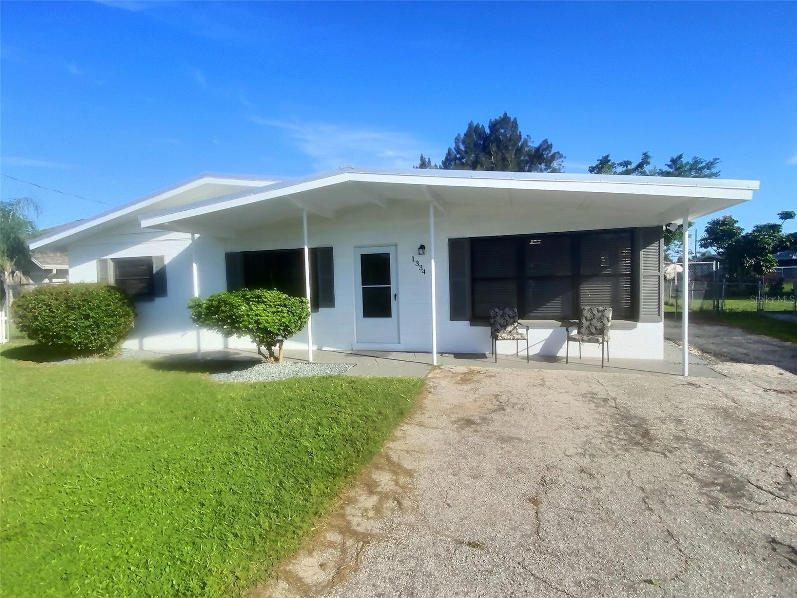 1334 Sunset Dr Property Photo 1