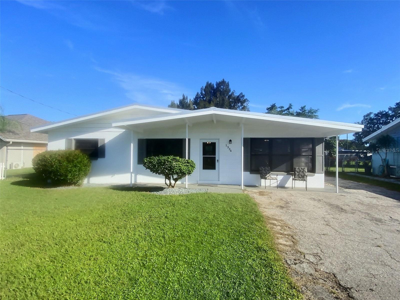 1334 Sunset Dr Property Photo 2