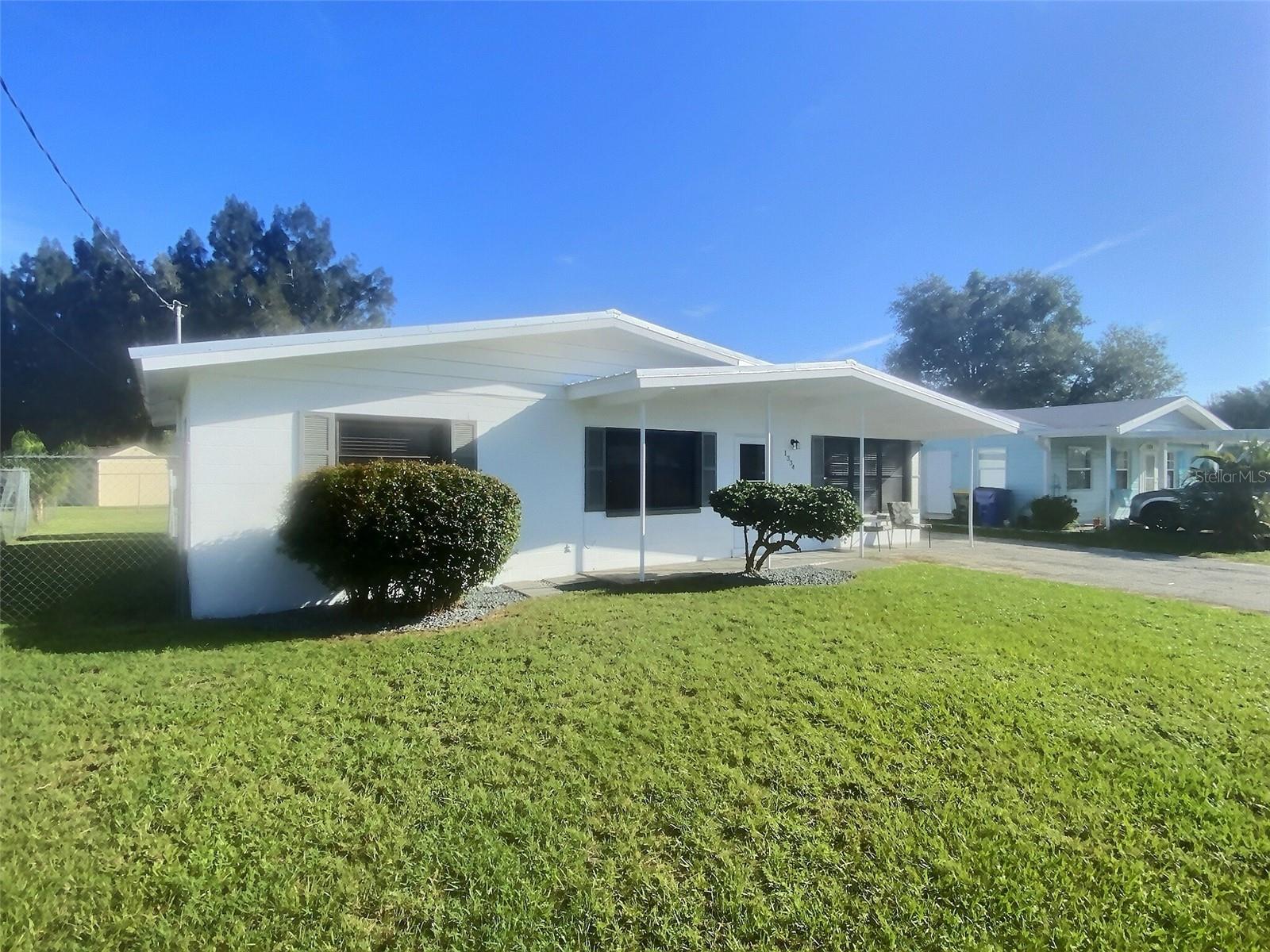 1334 Sunset Dr Property Photo 3