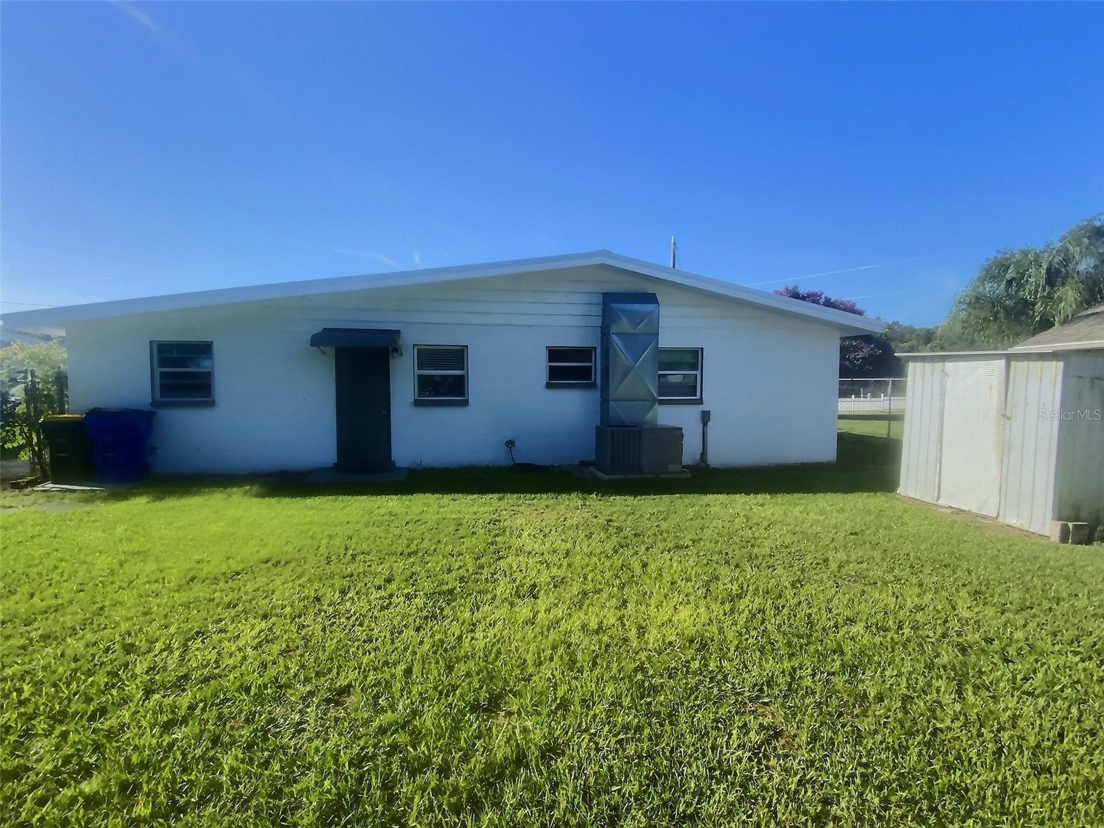 1334 Sunset Dr Property Photo 5