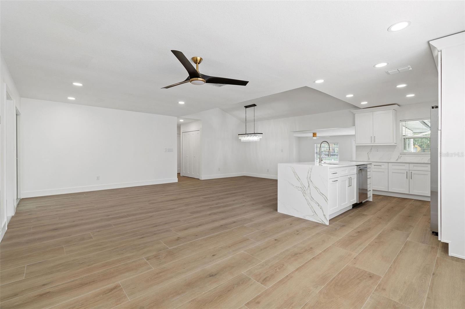 5811 Imperial Ky Property Photo 6