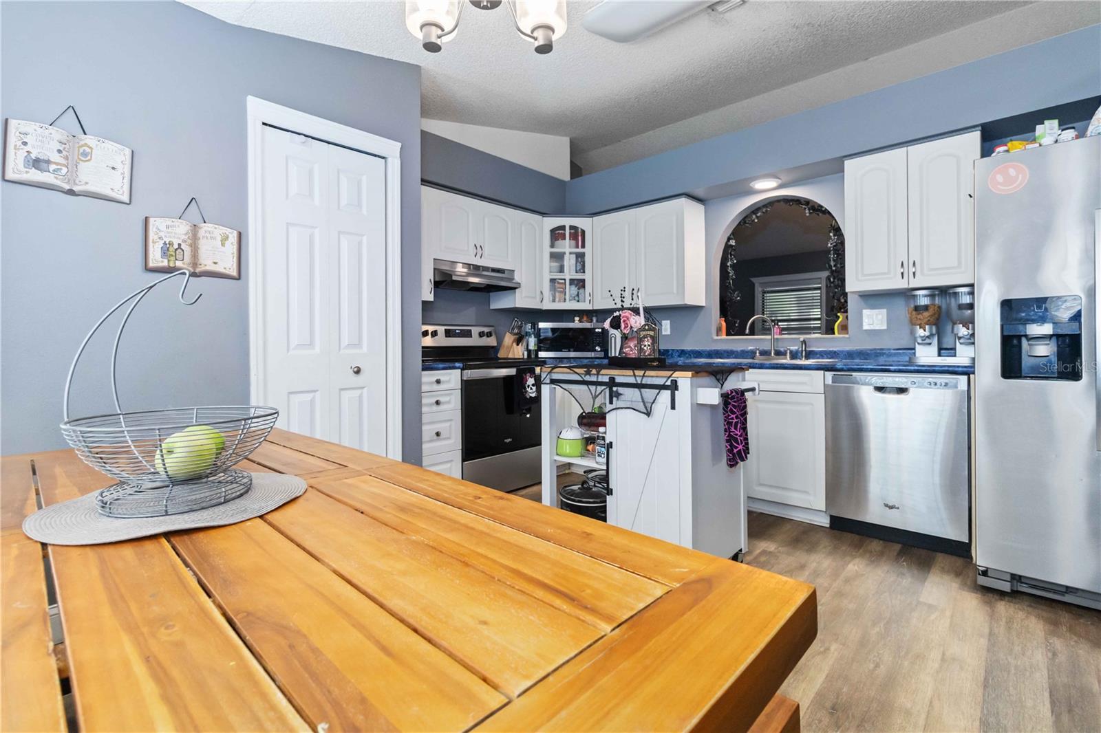 6581 Bancroft Ave Property Photo 11