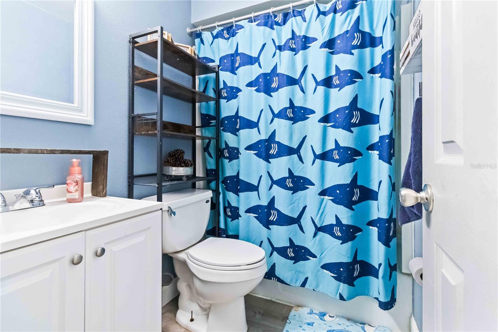 6581 Bancroft Ave Property Photo 14