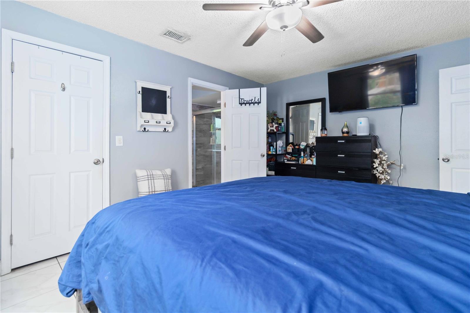 6581 Bancroft Ave Property Photo 18