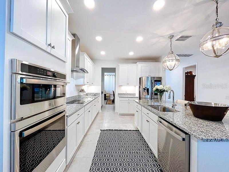 2450 Sunny Pebble Loop Property Photo 8