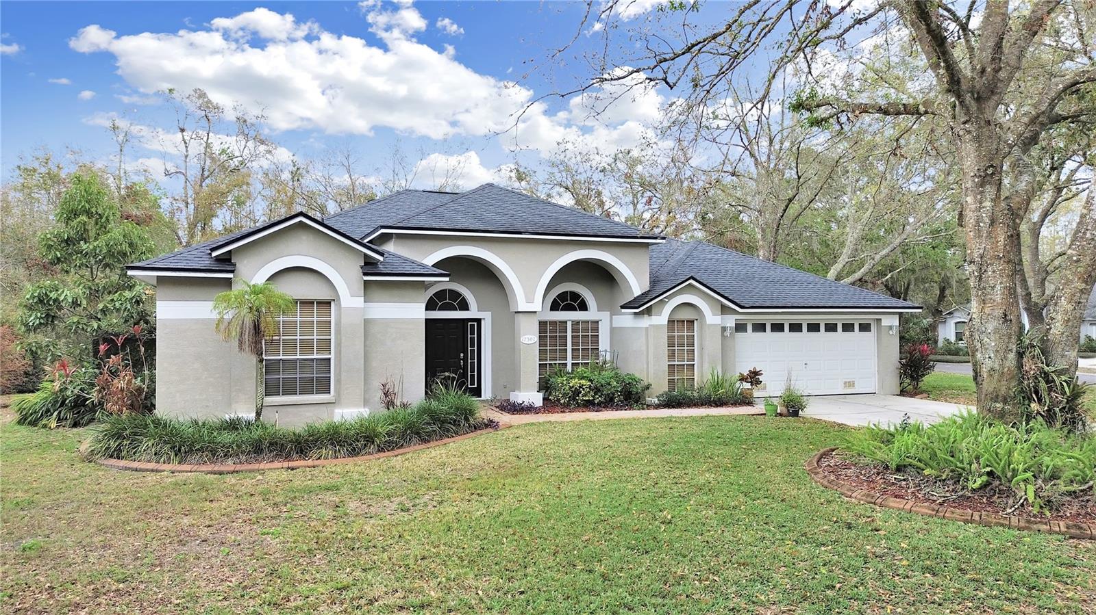 17307 Oak Ledge Dr Property Photo 2
