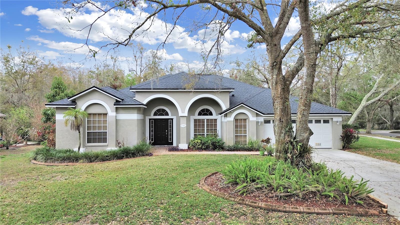17307 Oak Ledge Dr Property Photo 4