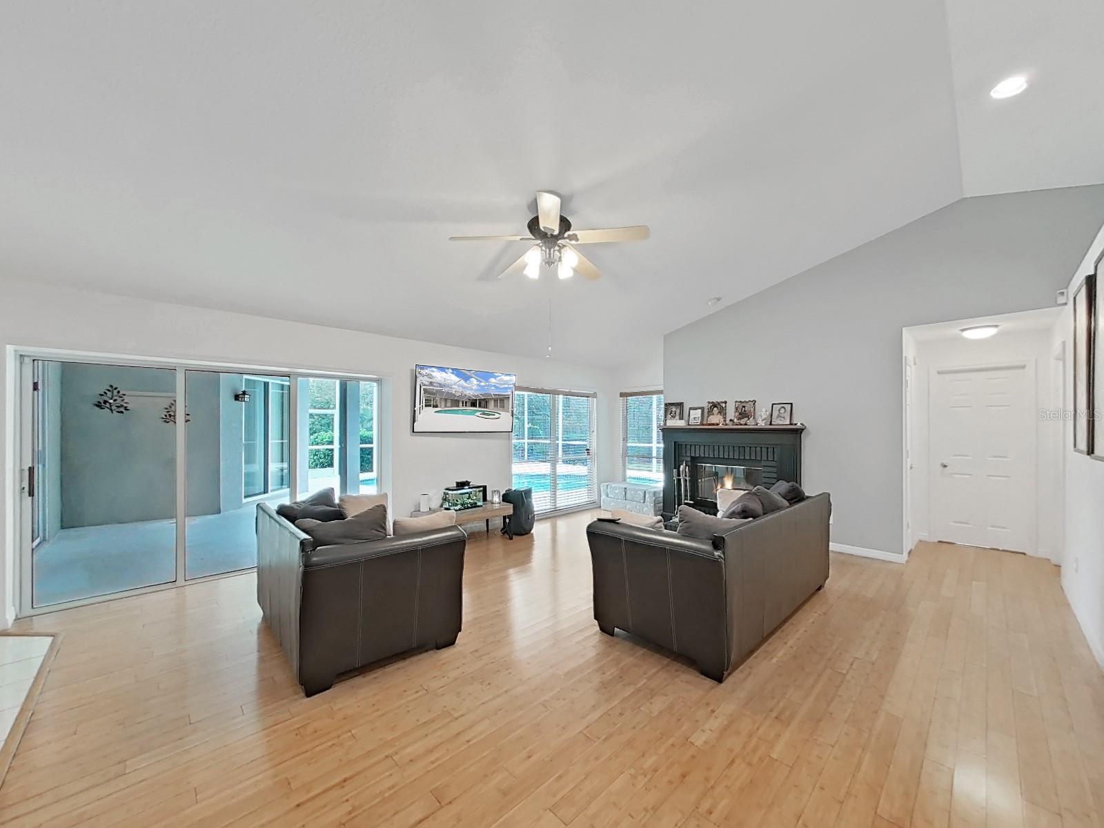 17307 Oak Ledge Dr Property Photo 13