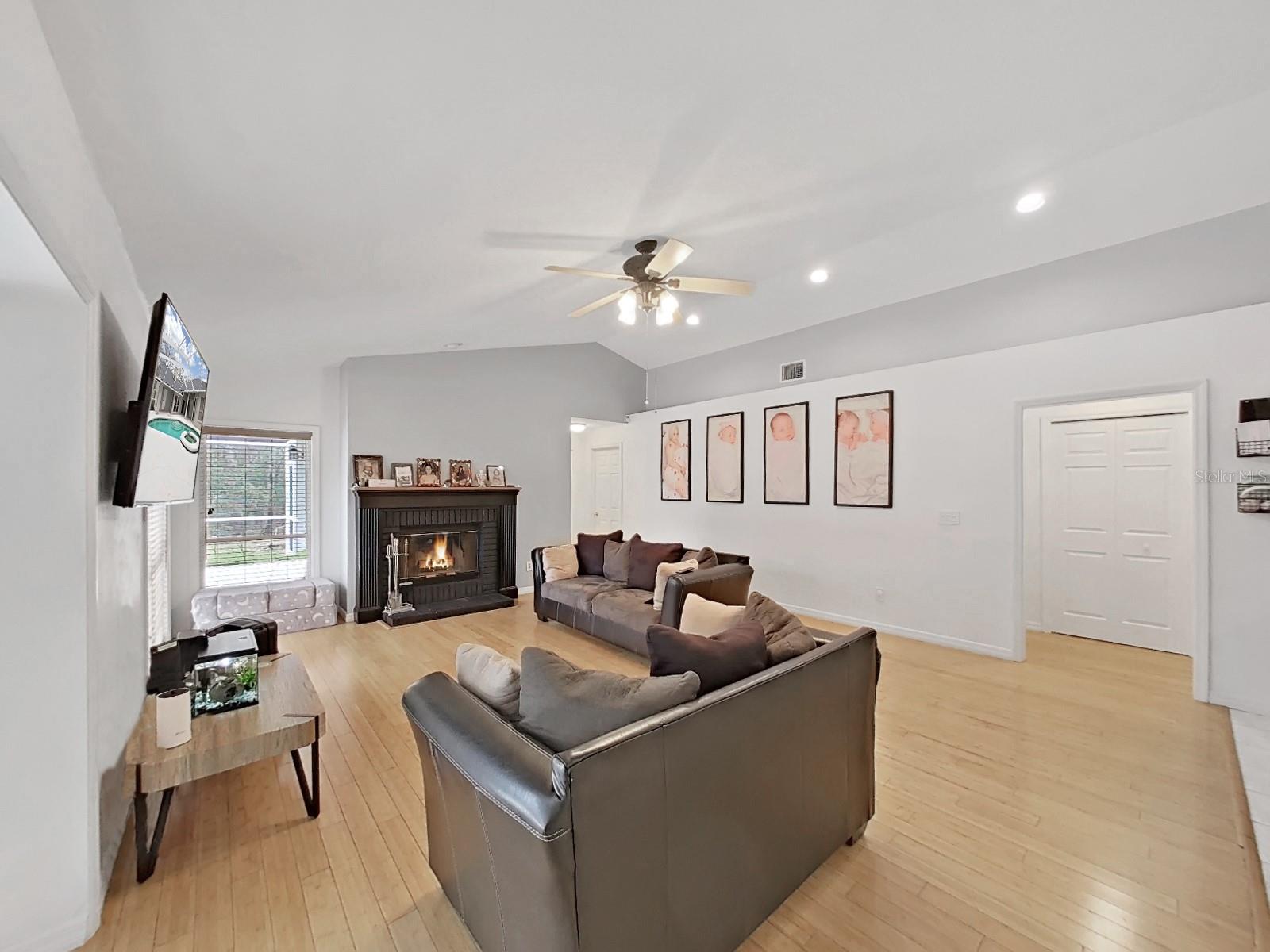17307 Oak Ledge Dr Property Photo 14