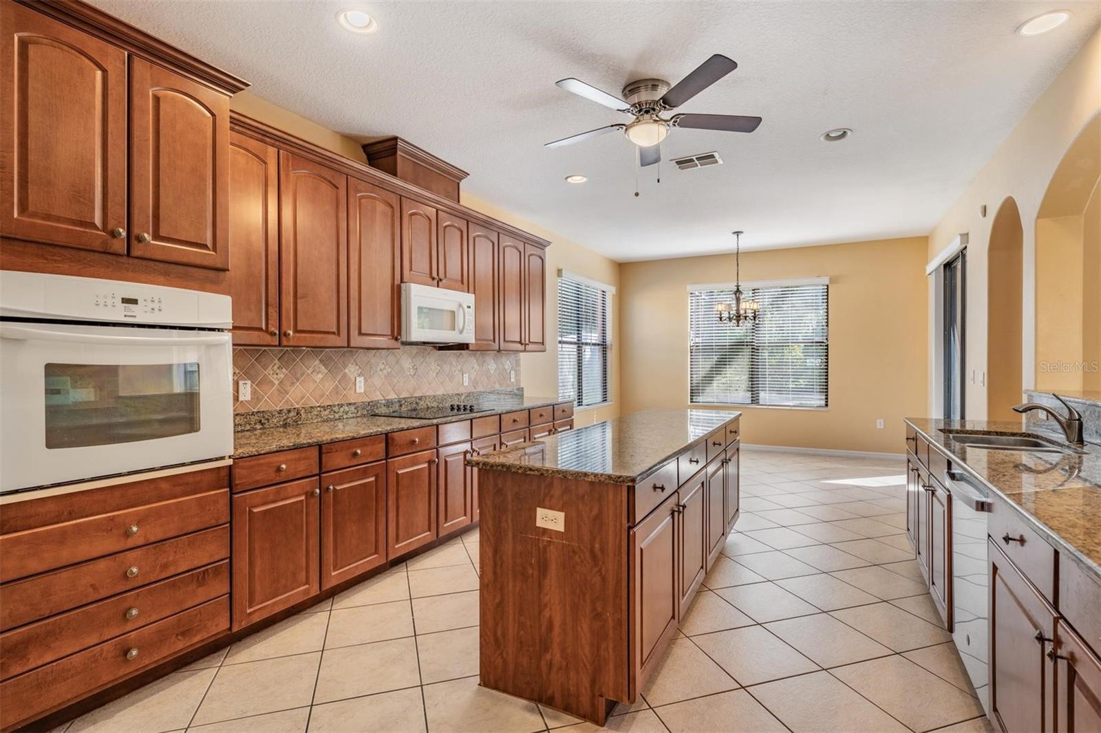 456 Oak Landing Blvd Property Photo 17