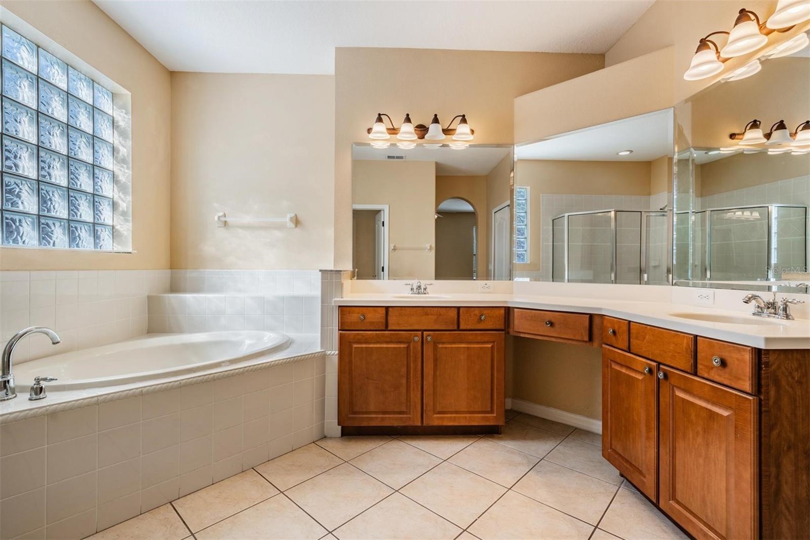 456 Oak Landing Blvd Property Photo 37