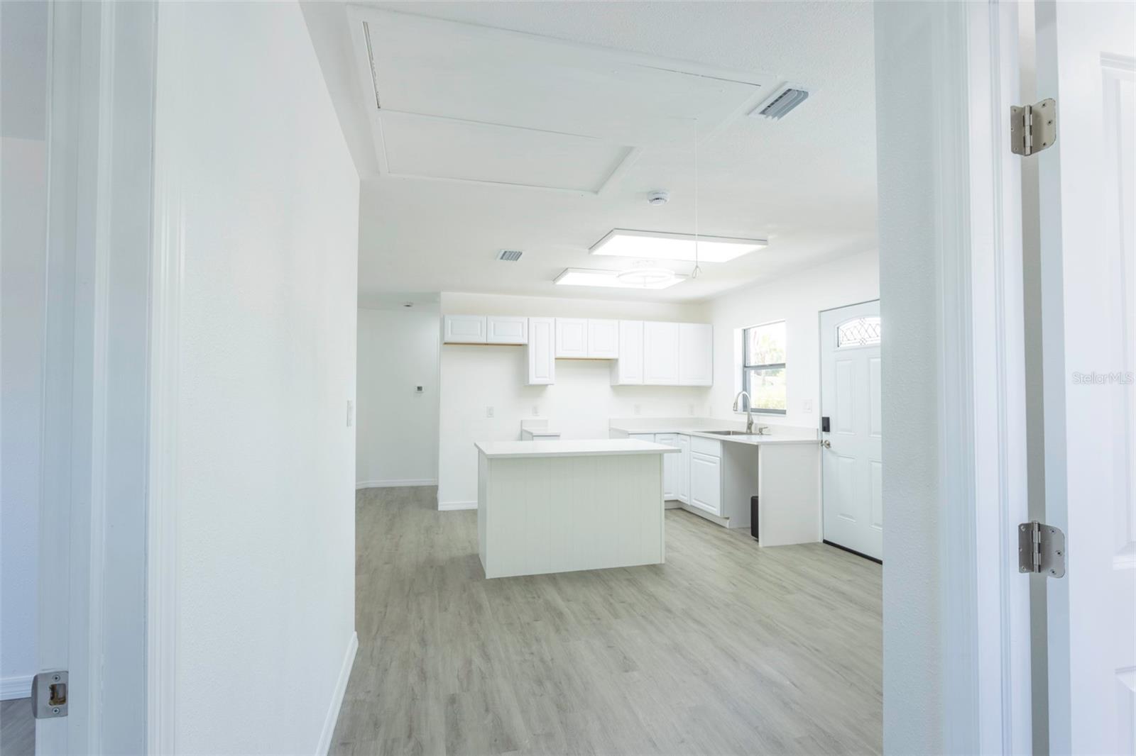 14820 Atlantic Ave Property Photo 8