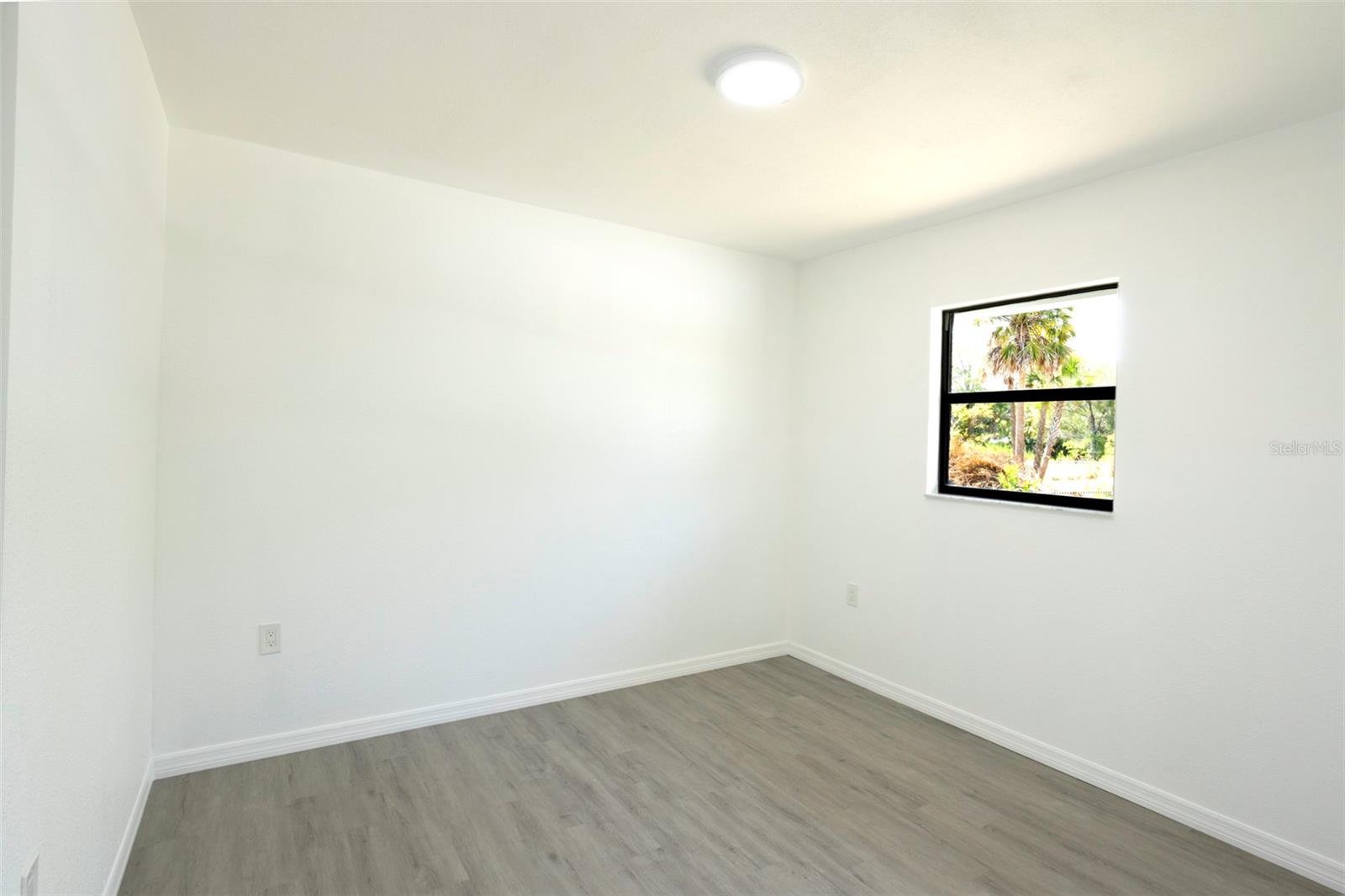 14820 Atlantic Ave Property Photo 15