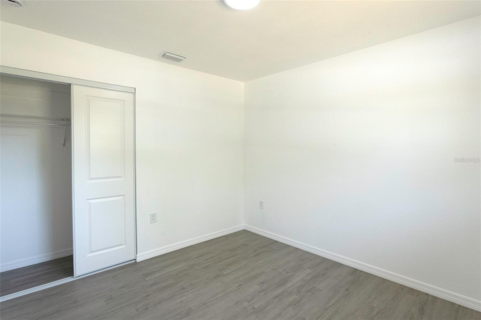 14820 Atlantic Ave Property Photo 18