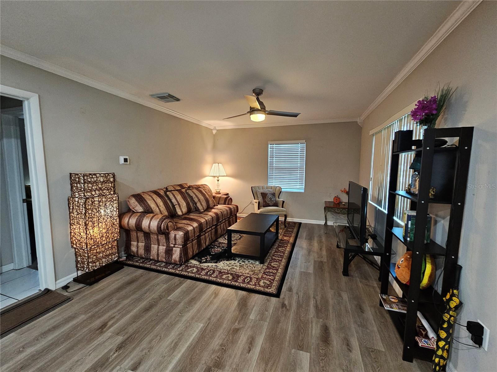 2117 Ivey Ln Property Photo 4