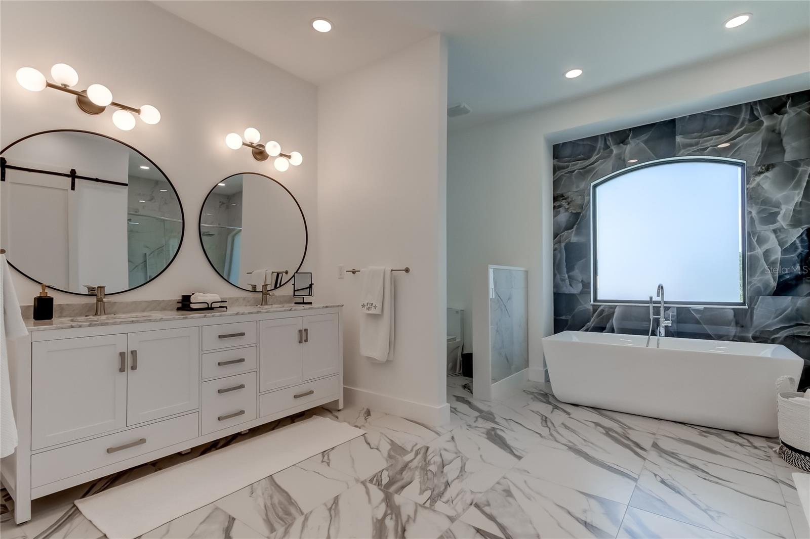 112 Leeward Is Property Photo 11