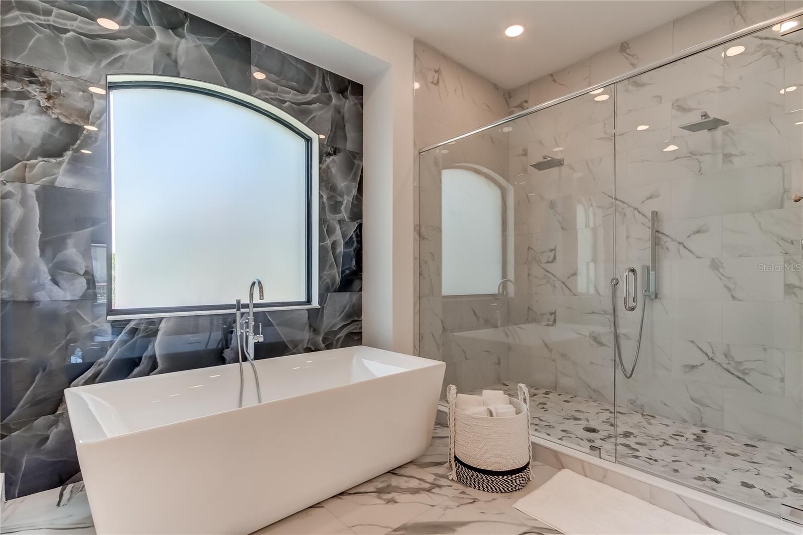 112 Leeward Is Property Photo 12