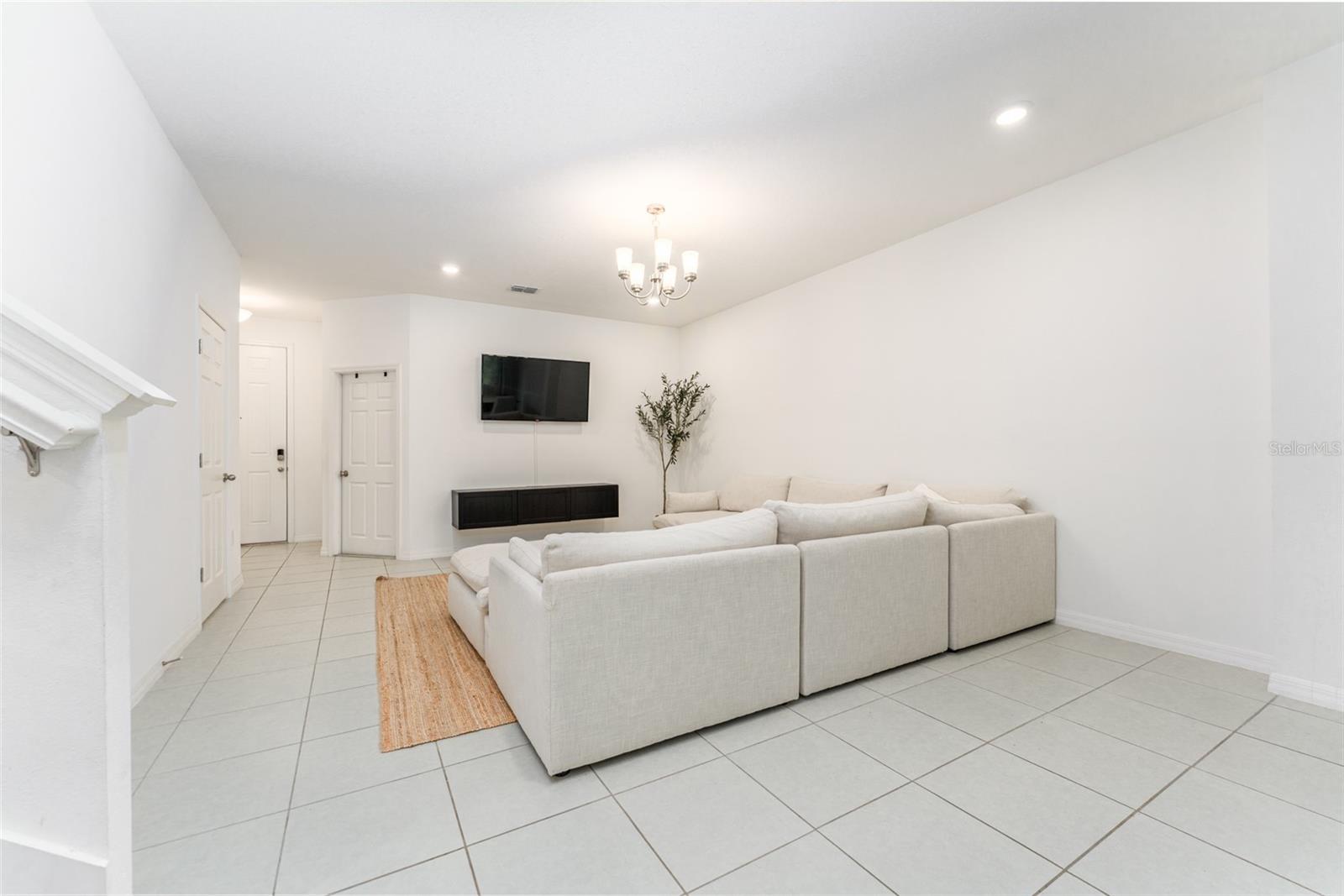 14072 Kite Ln Property Photo 9