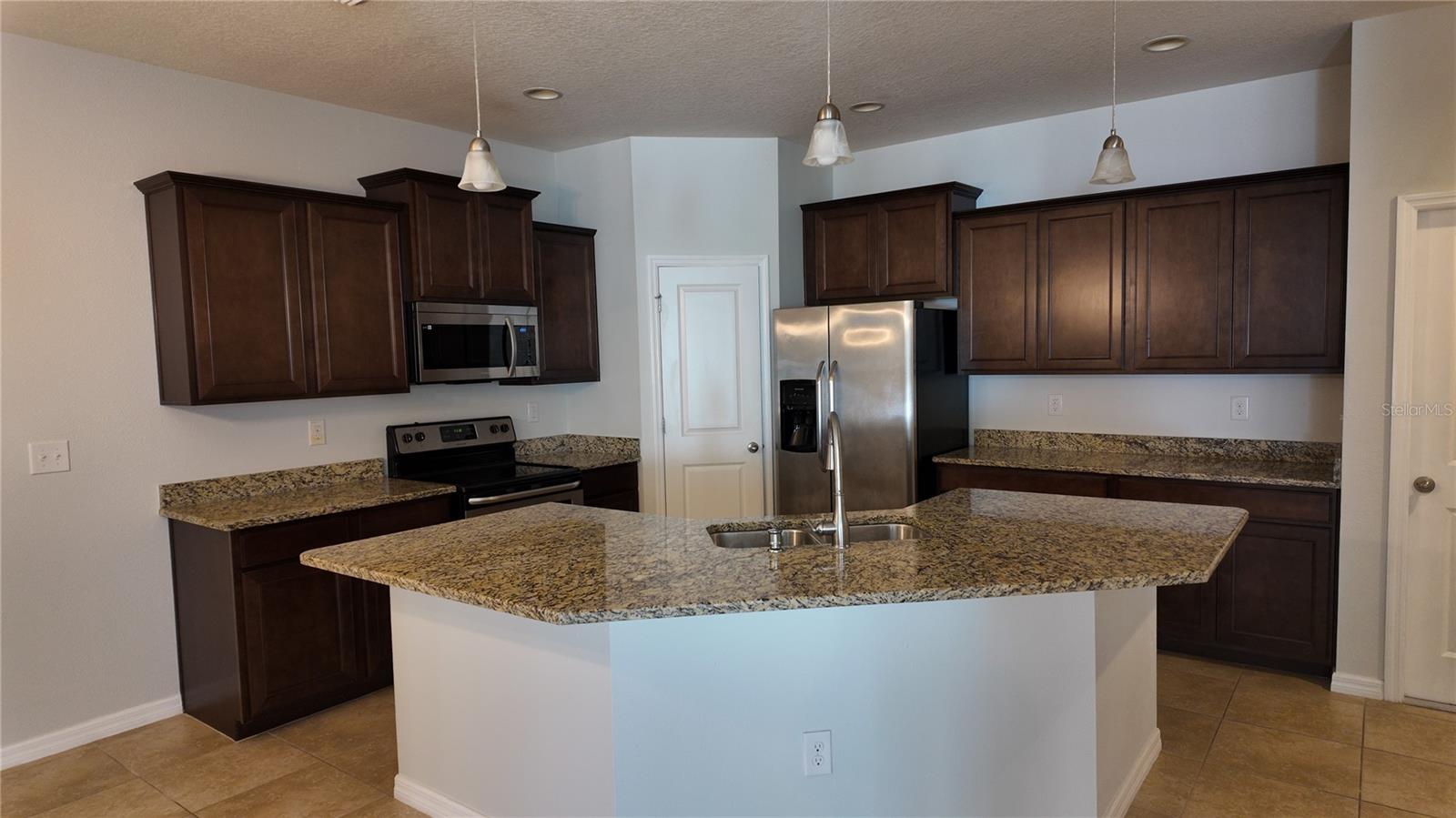 7690 Timberview Loop Property Photo 6