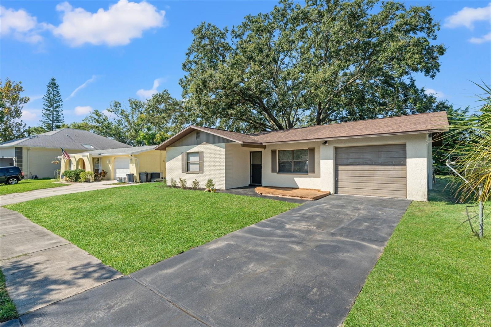 5828 Mariposa Dr Property Photo 4