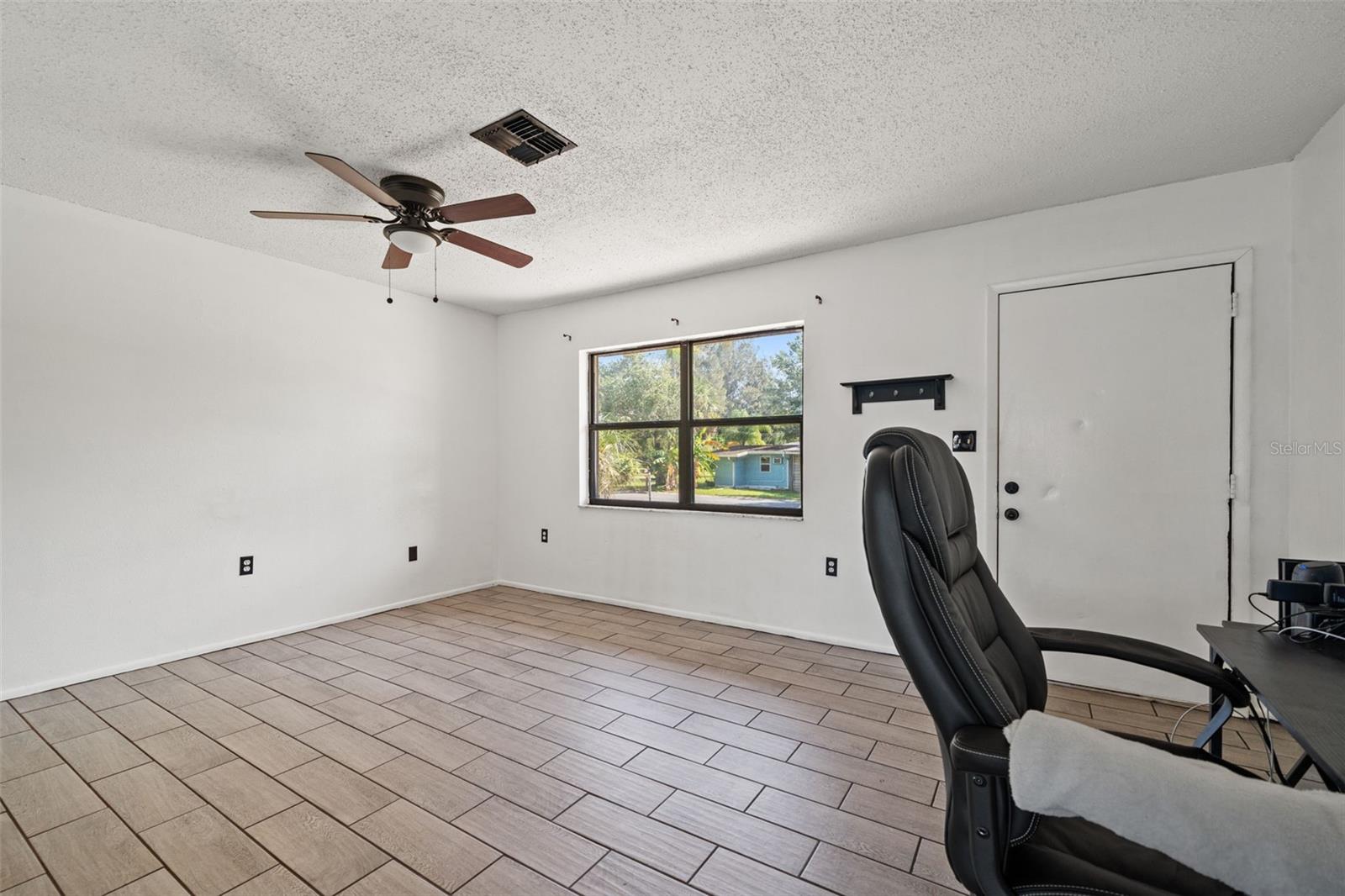 5828 Mariposa Dr Property Photo 7