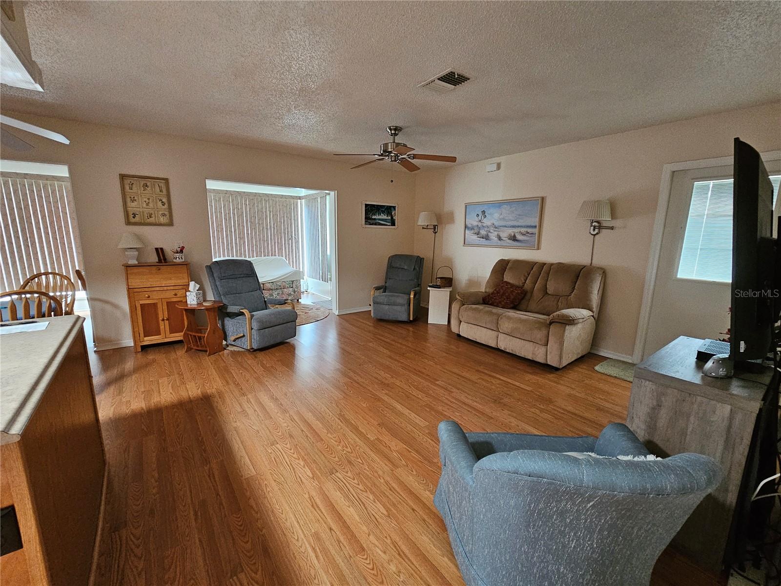 1905 Canterbury Ln #e-9 Property Photo 14