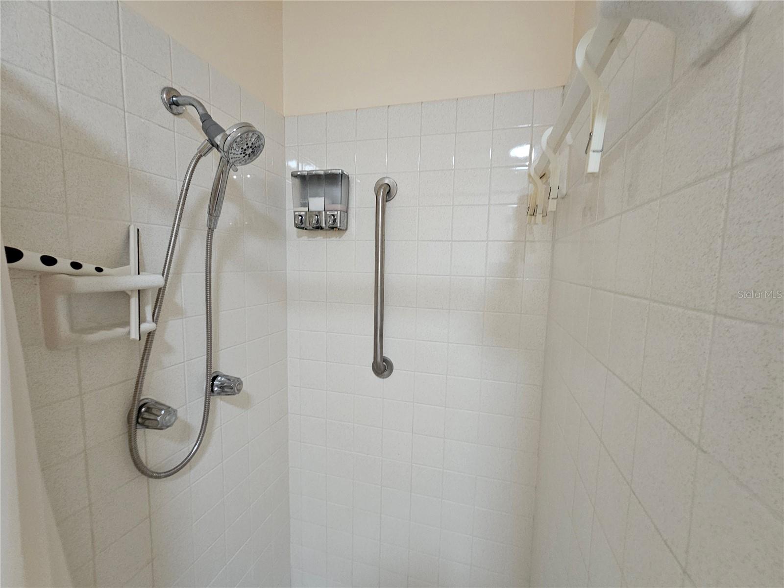 1905 Canterbury Ln #e-9 Property Photo 26