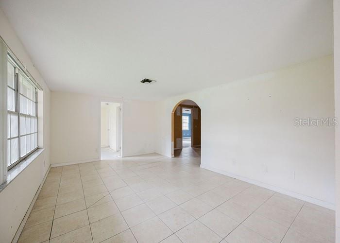 1243 Royal Oak Dr Property Photo 5