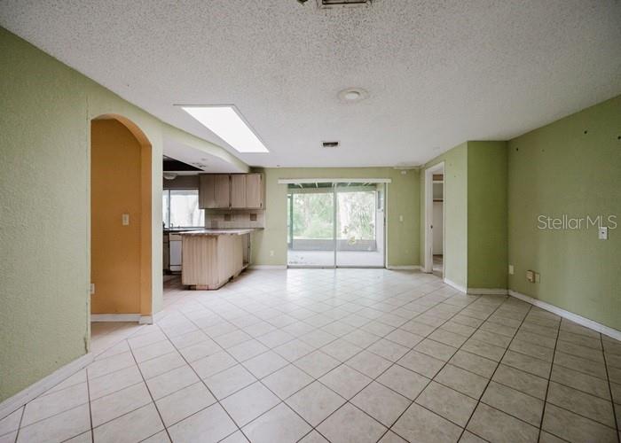 1243 Royal Oak Dr Property Photo 6