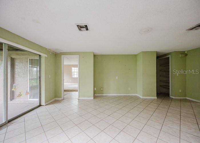 1243 Royal Oak Dr Property Photo 7