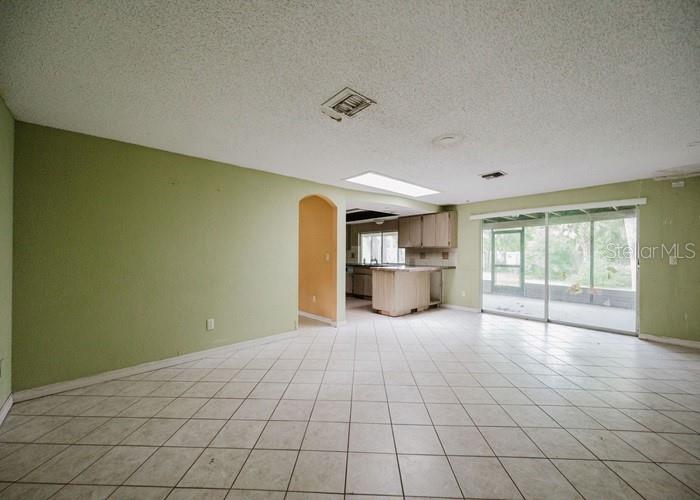 1243 Royal Oak Dr Property Photo 8