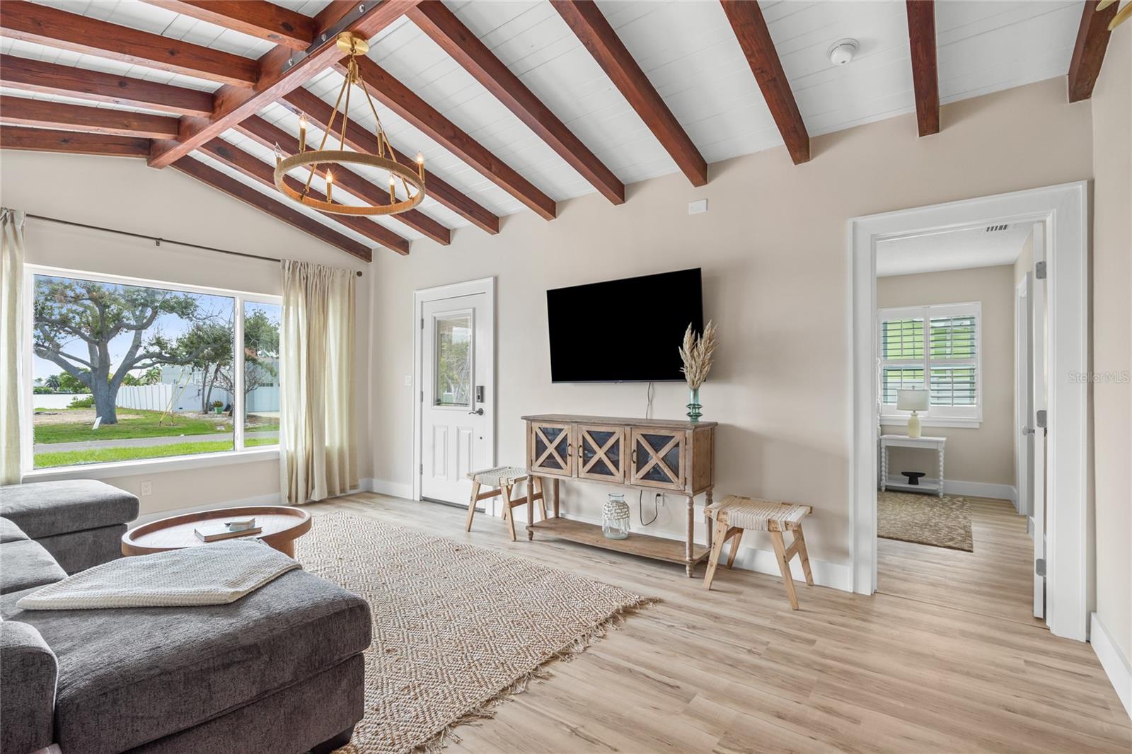 15804 Redington Dr Property Photo 9