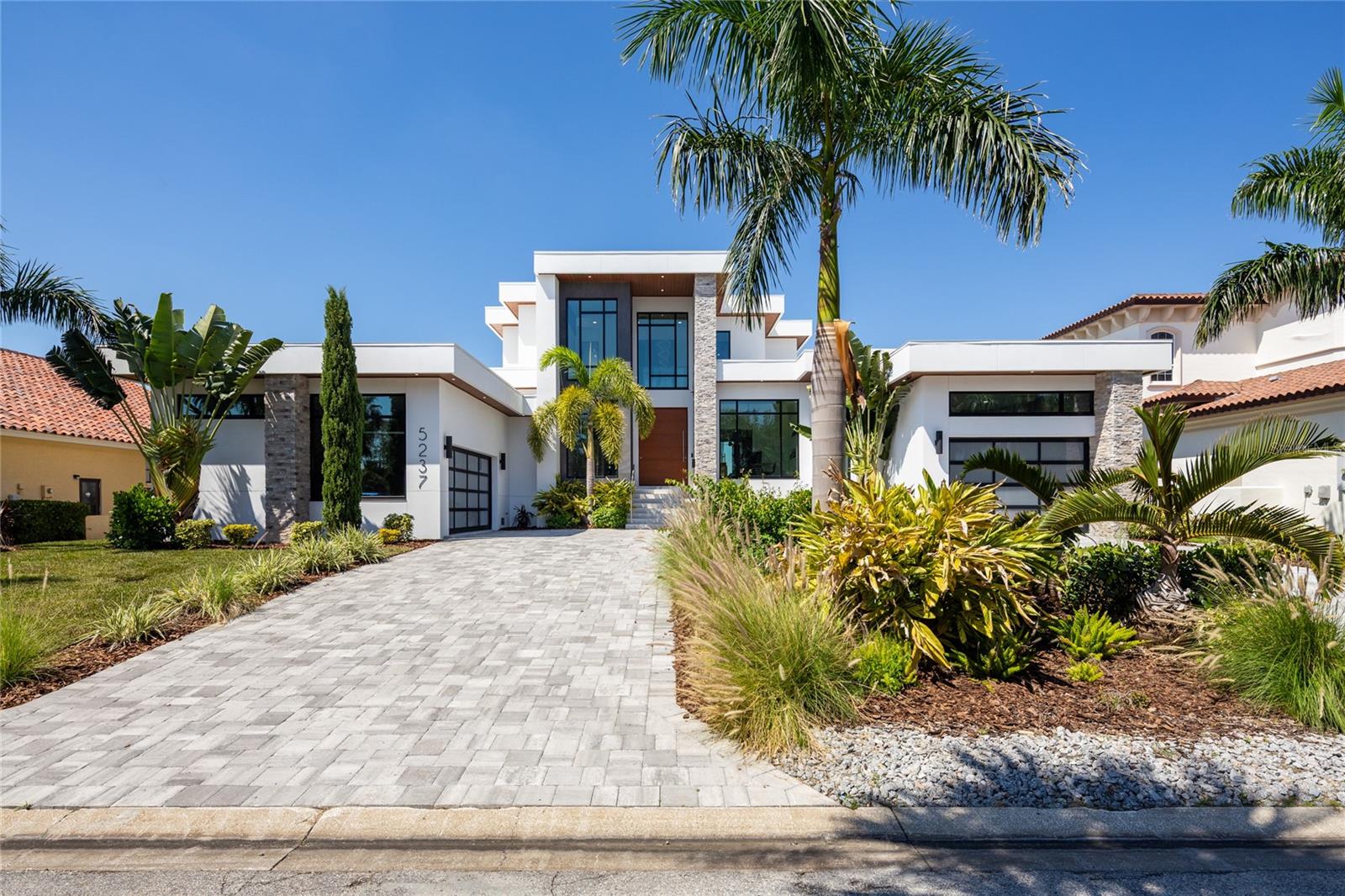 5237 61st Ave S Property Photo 3