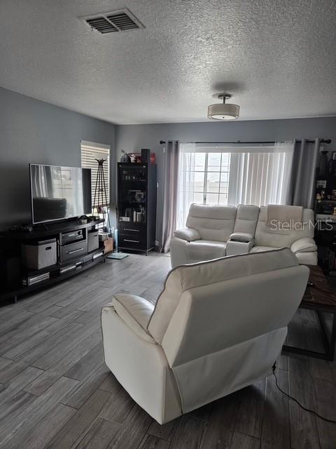 2013 Sea Front Ct Property Photo 4
