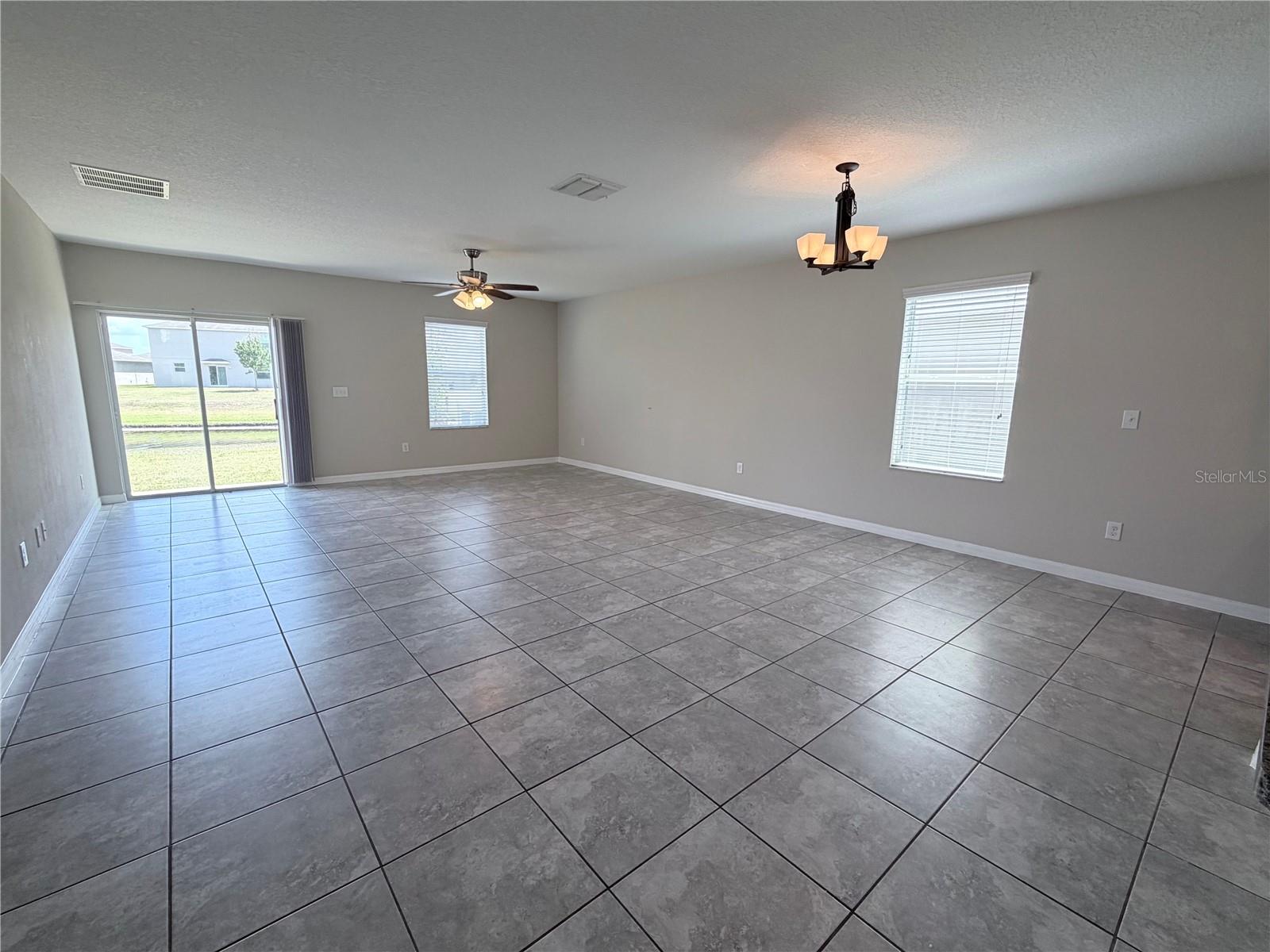 10013 Crested Fringe Dr Property Photo 7