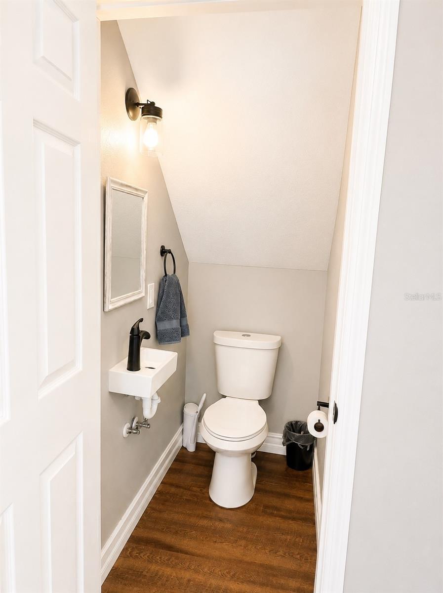 10056 Gifford St Property Photo 23