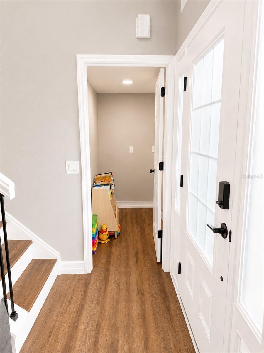 10056 Gifford St Property Photo 25