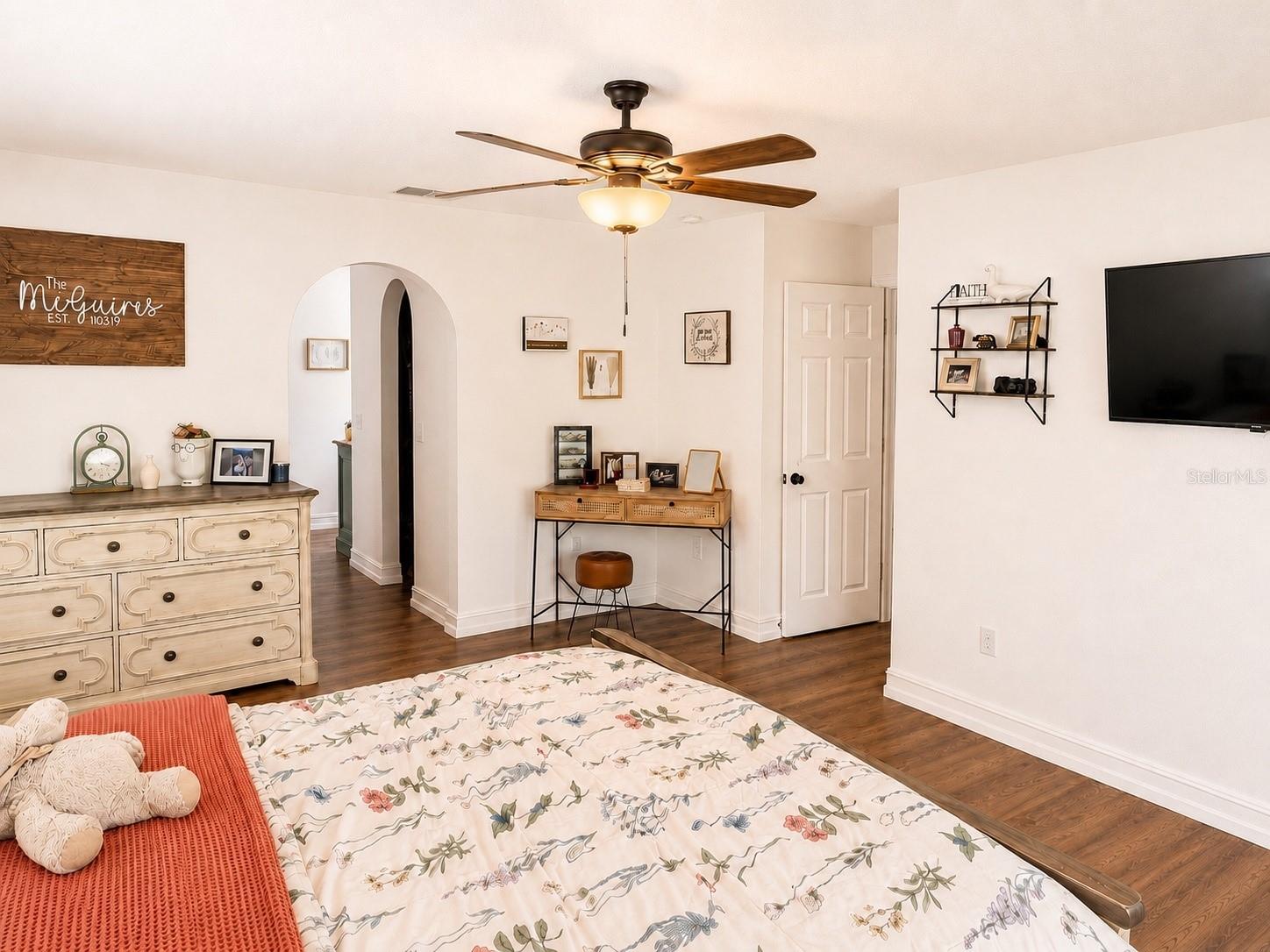 10056 Gifford St Property Photo 28