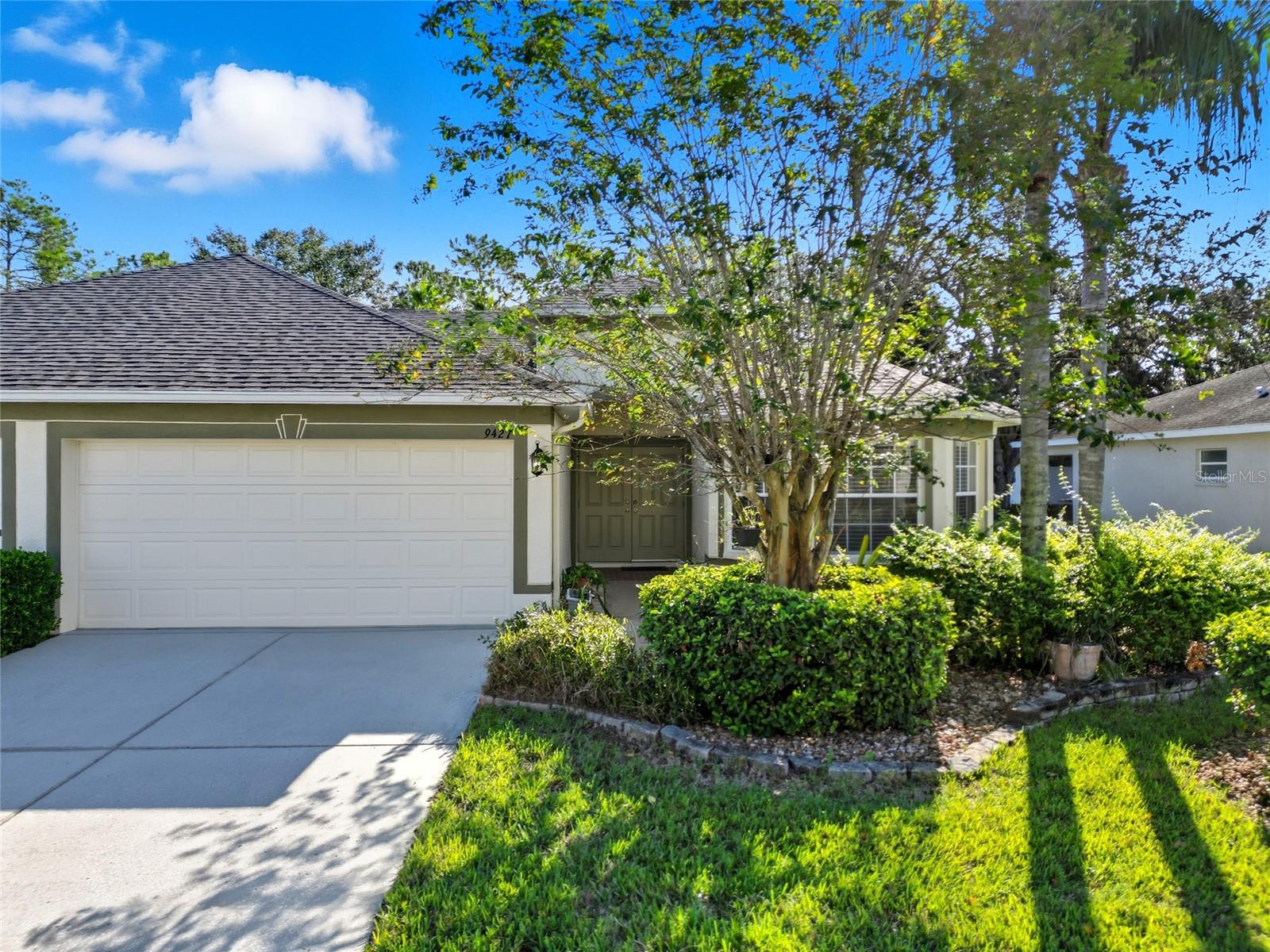 9427 ROLLING CIR Property Photo 1
