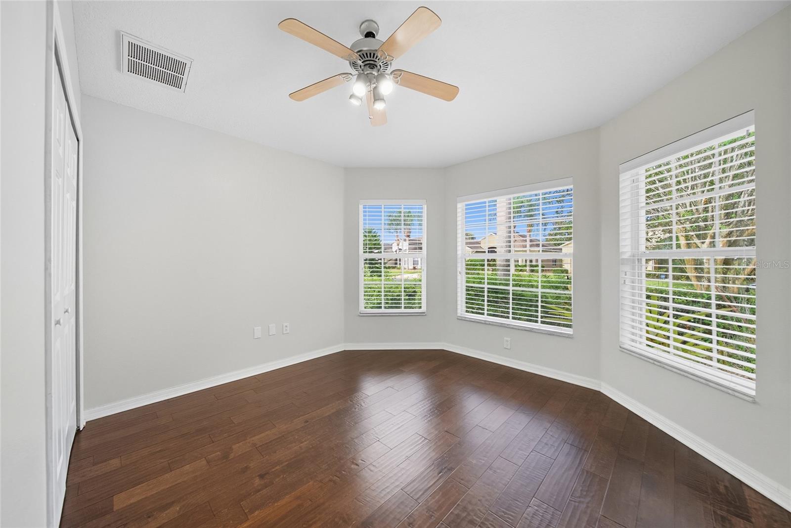 9427 Rolling Cir Property Photo 6