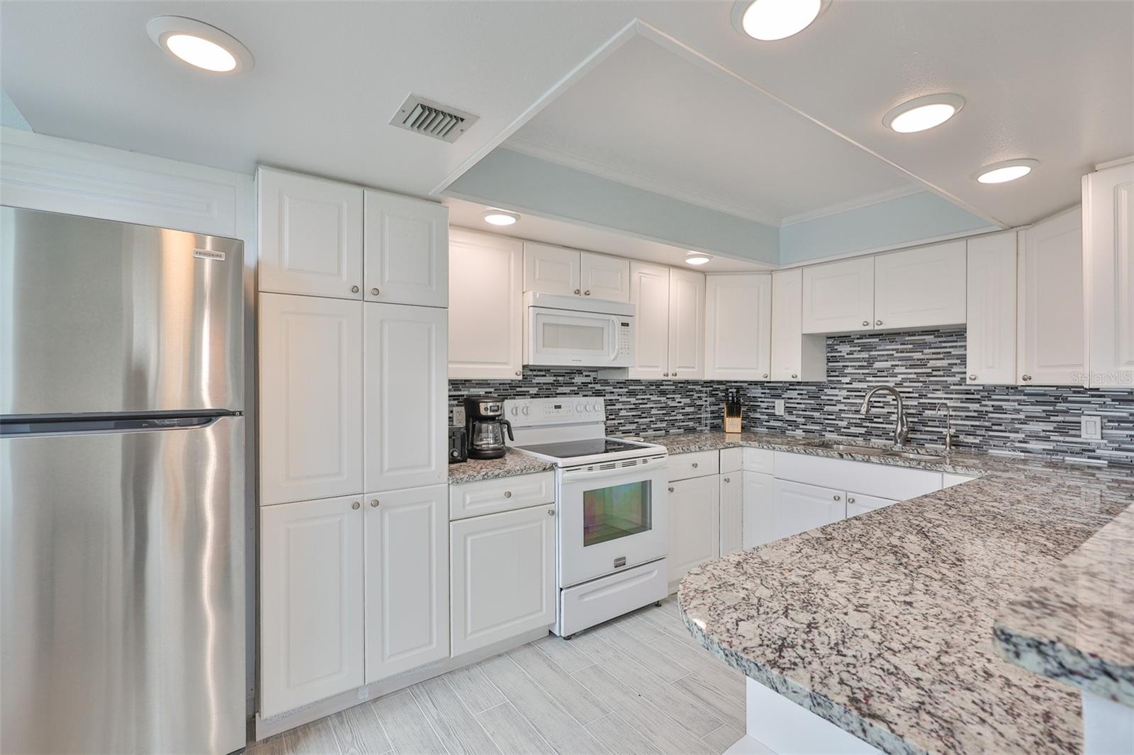 1400 Gulf Blvd #704 Property Photo 11