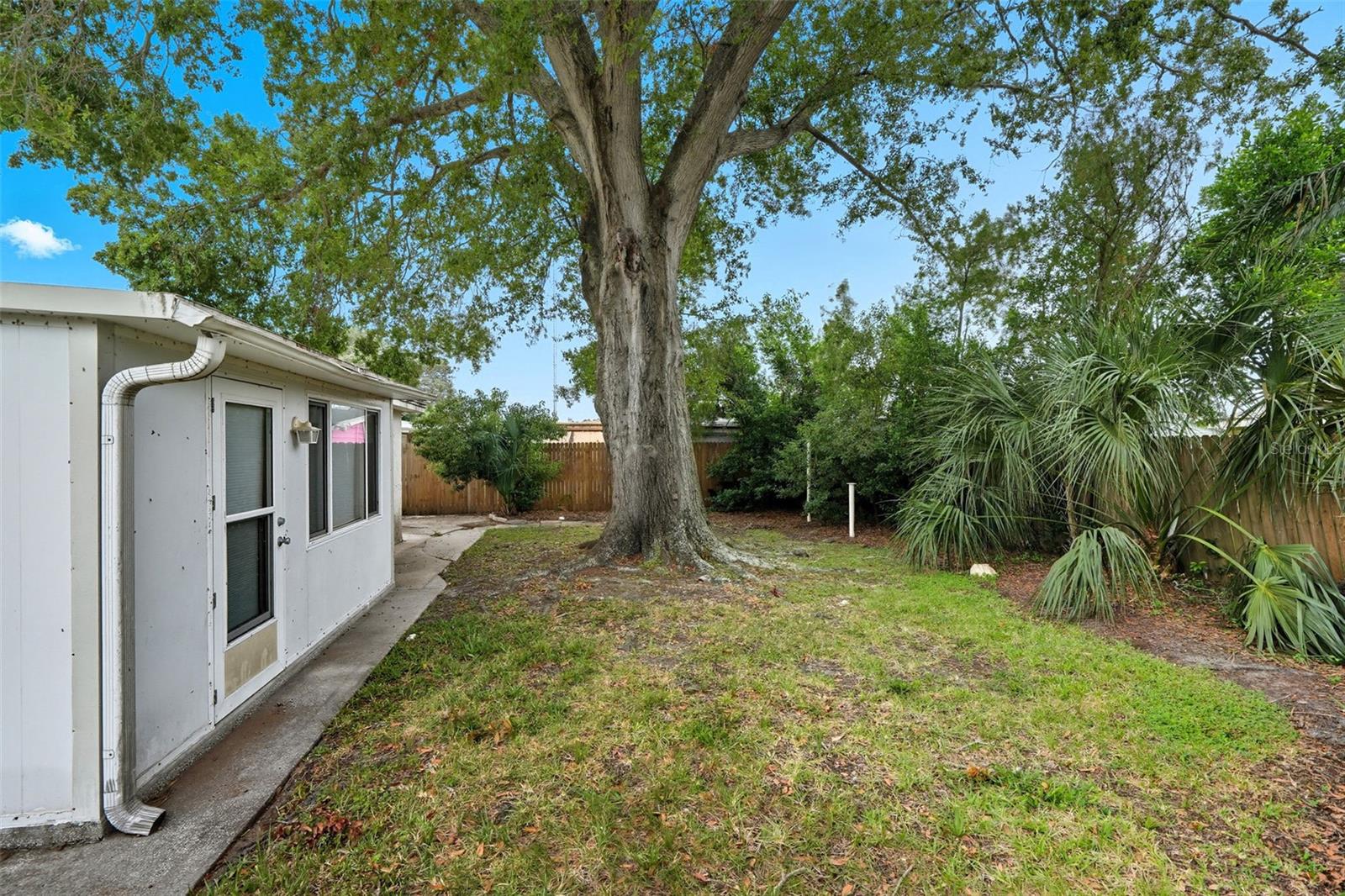 3125 Salisbury Dr Property Photo 7