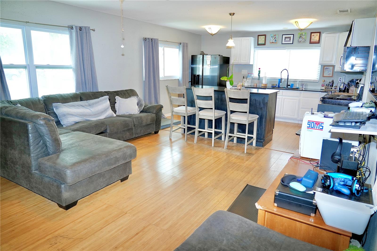 TB8433847 Property Photo 4