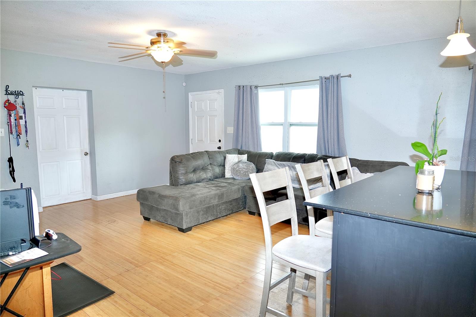 TB8433847 Property Photo 5