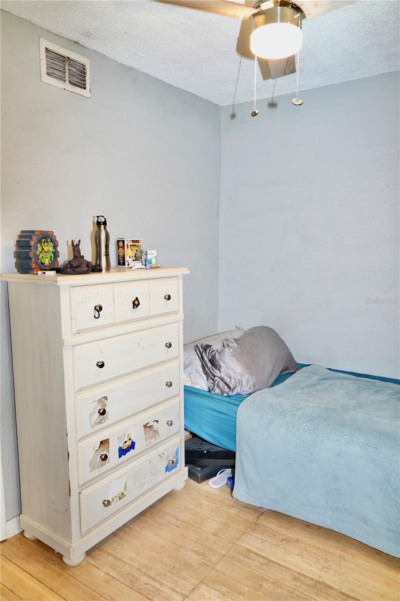 TB8433847 Property Photo 16