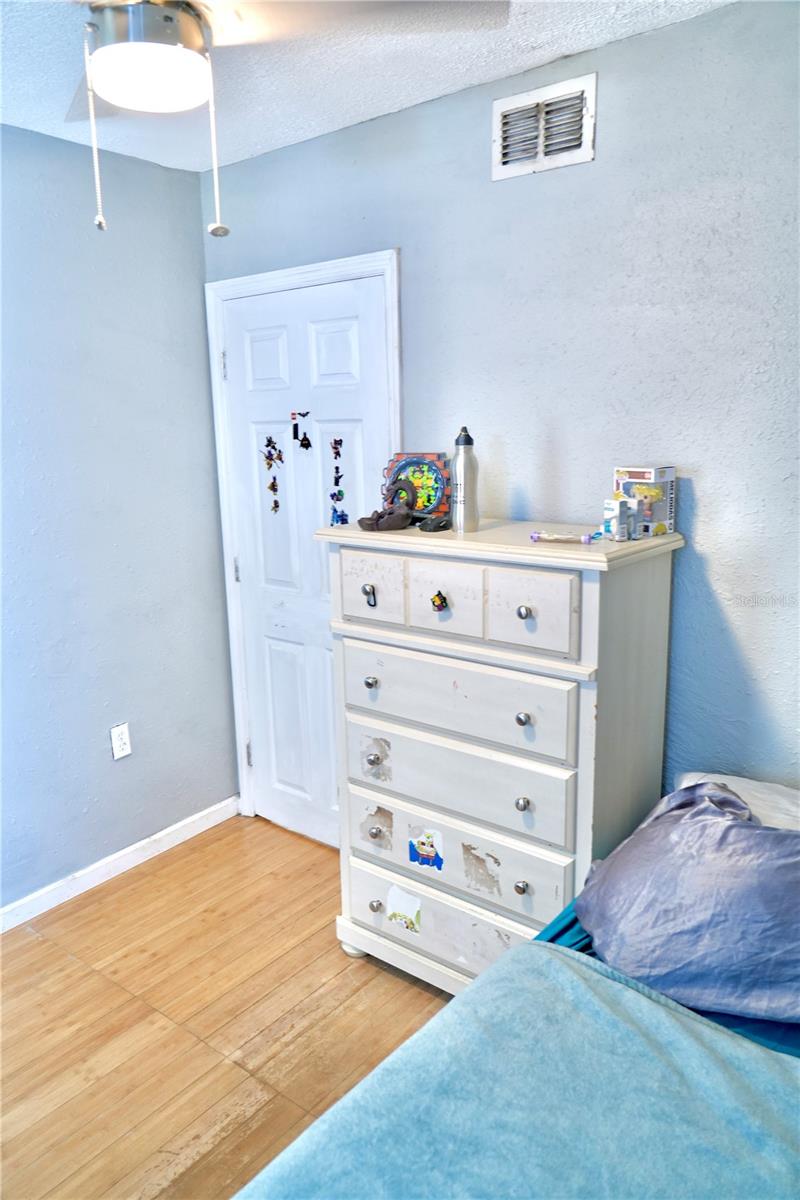 TB8433847 Property Photo 17