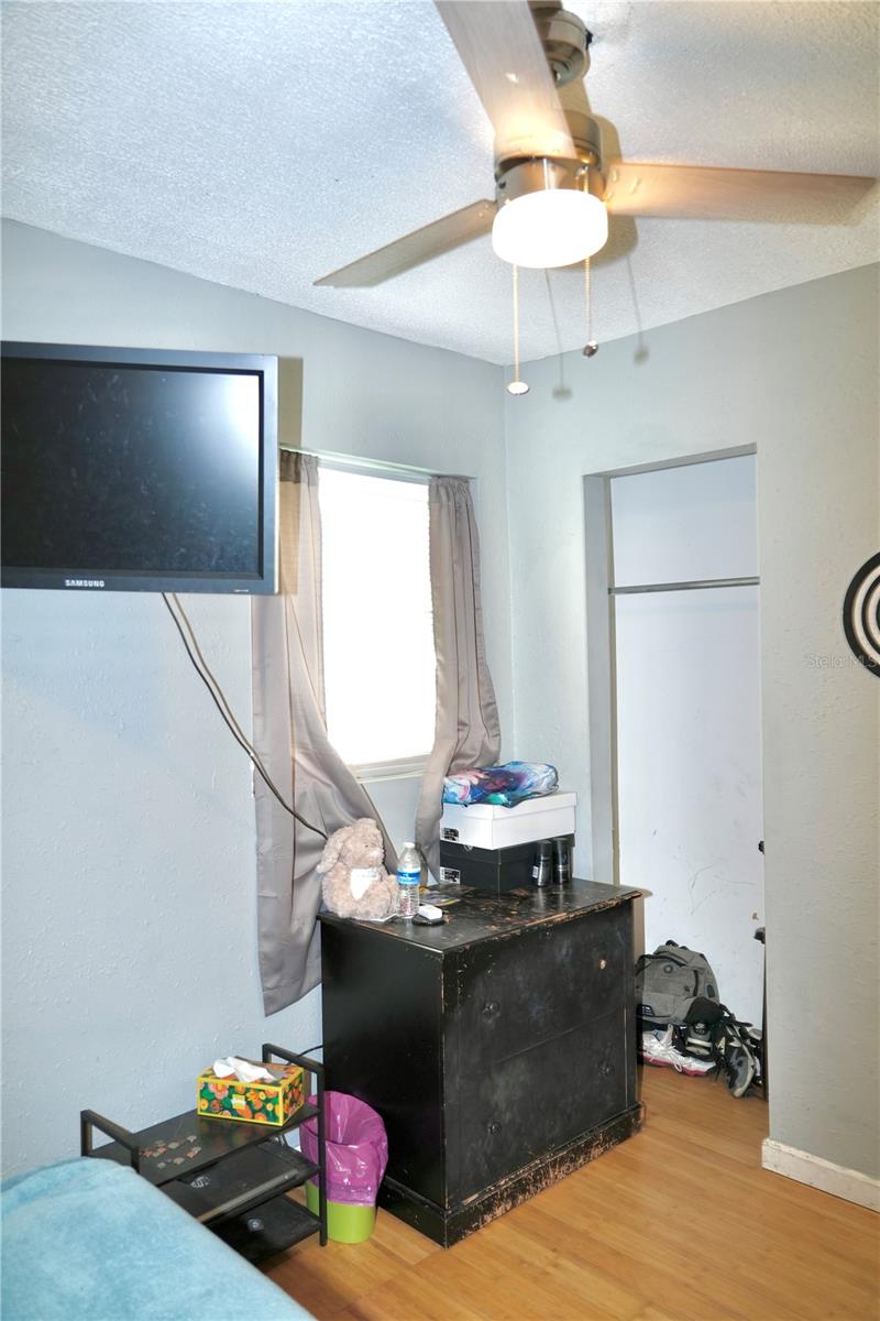 TB8433847 Property Photo 18