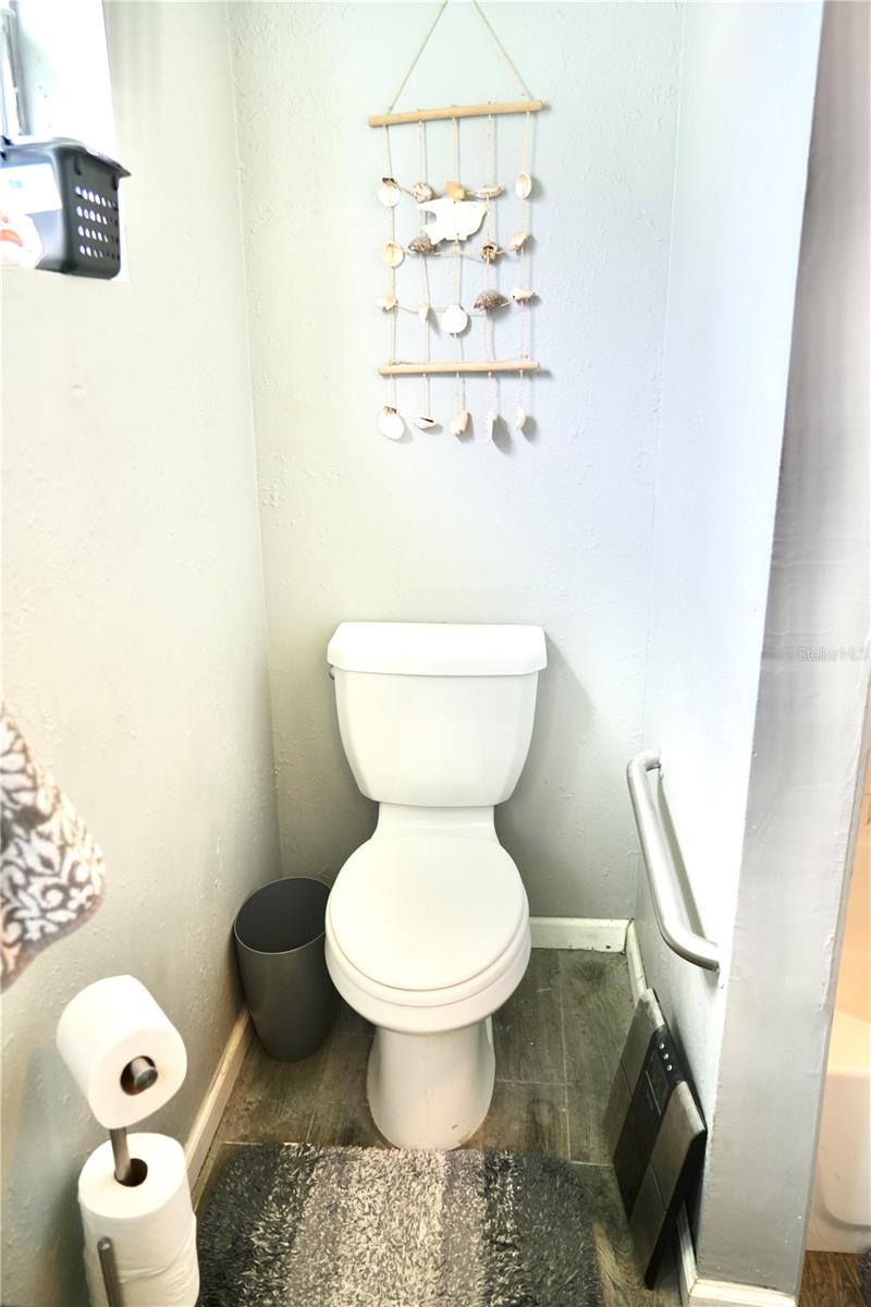 TB8433847 Property Photo 23